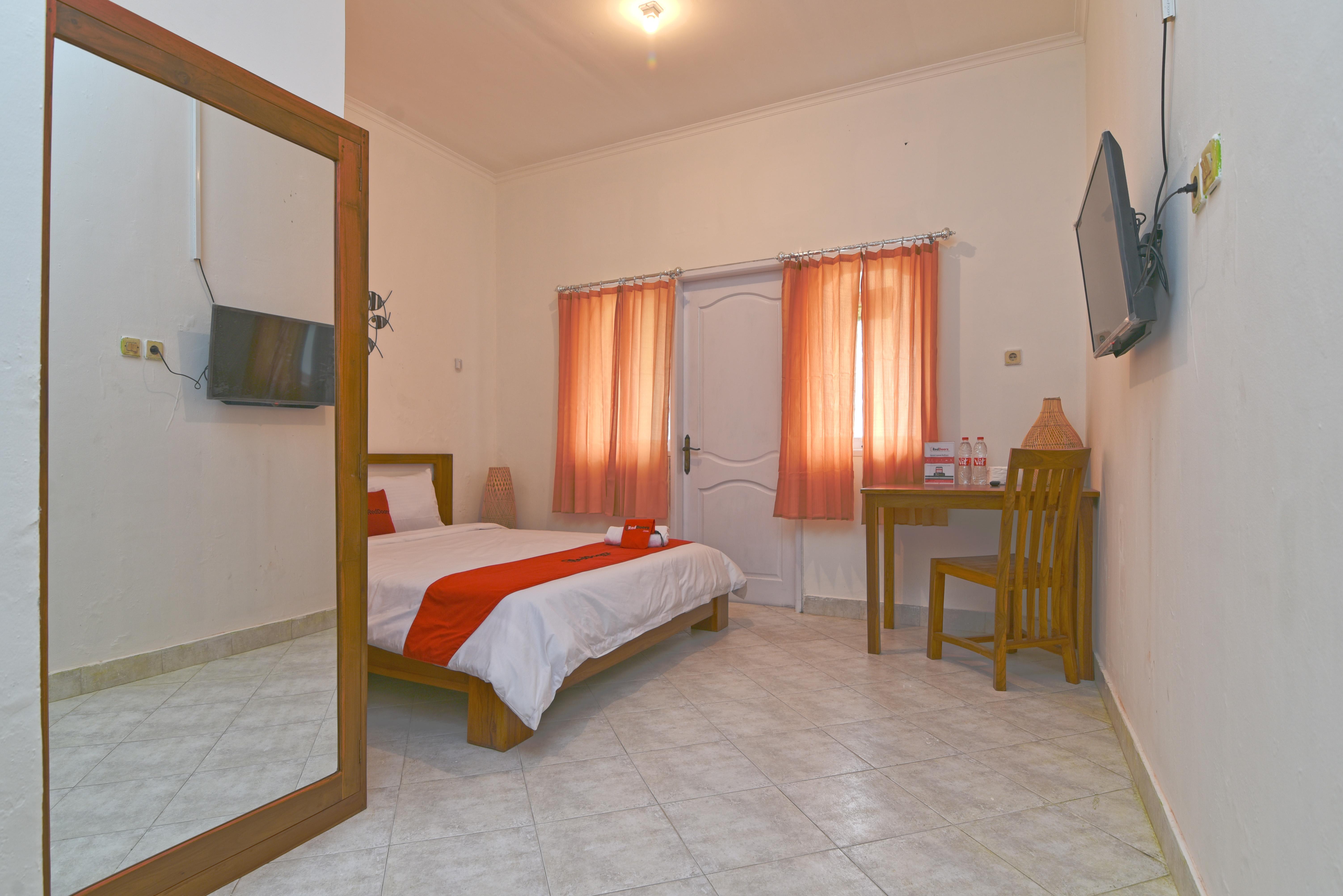 Reddoorz @ Jalan Gatot Subroto Denpasar Hotel Kültér fotó